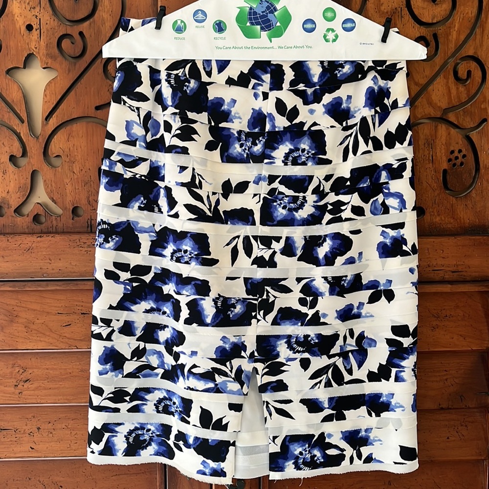 Black white purple multi layered and lined - Picture 2 of 2